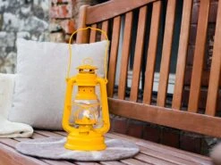 Feuerhand Baby Special 276 Signal Yellow Stormlamp -Buiten Kamperen feuerhand stormlamp geel 2 ecommerce 5126
